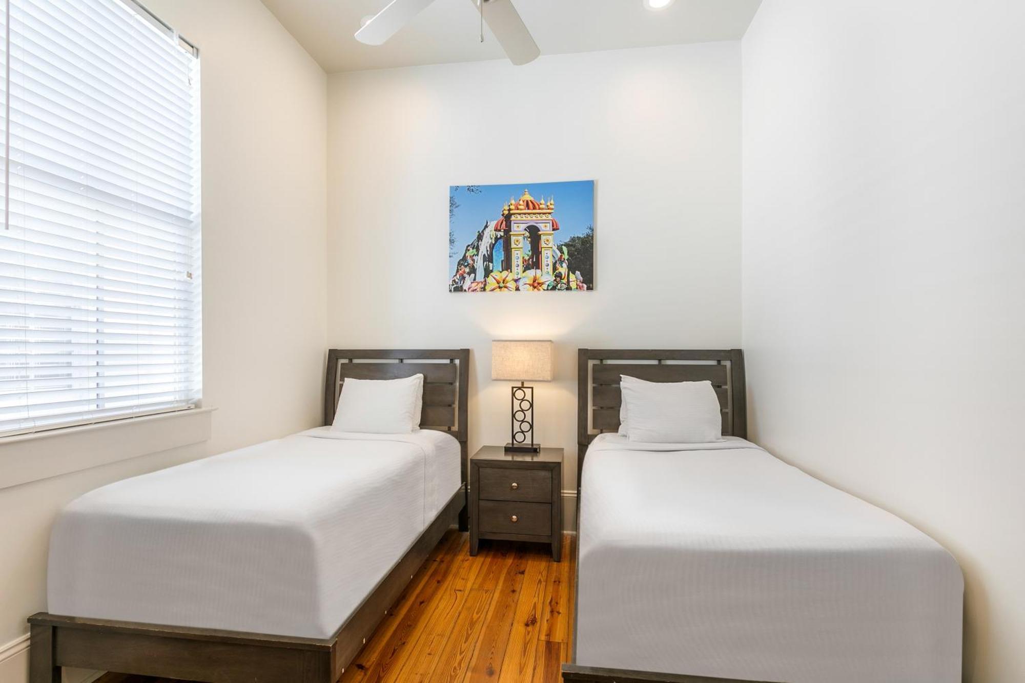 Apartment Amazing 3br Off St Charles With Pool *