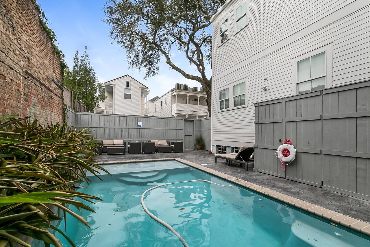 Amazing 3br Off St Charles With Pool Apartment *