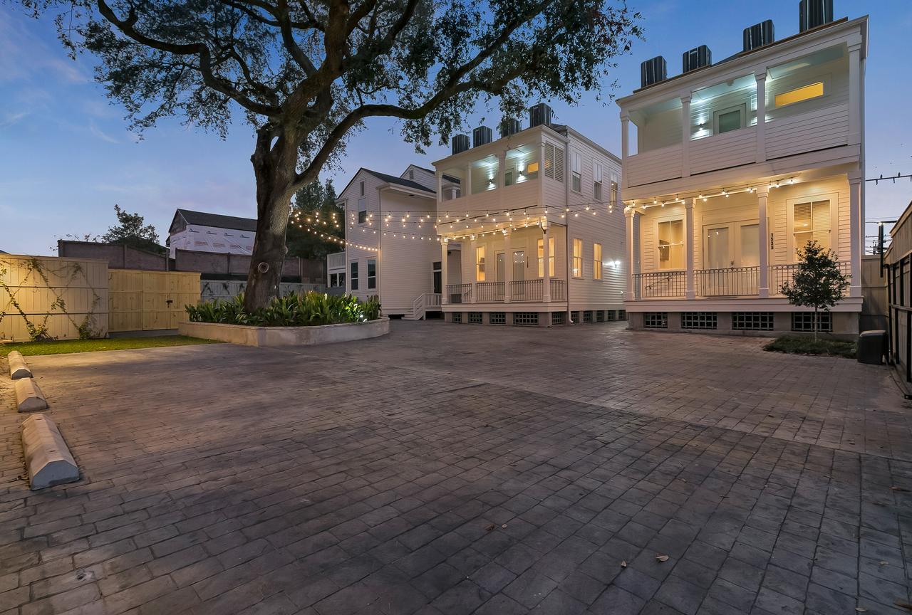 Apartment Amazing 3br Off St Charles With Pool